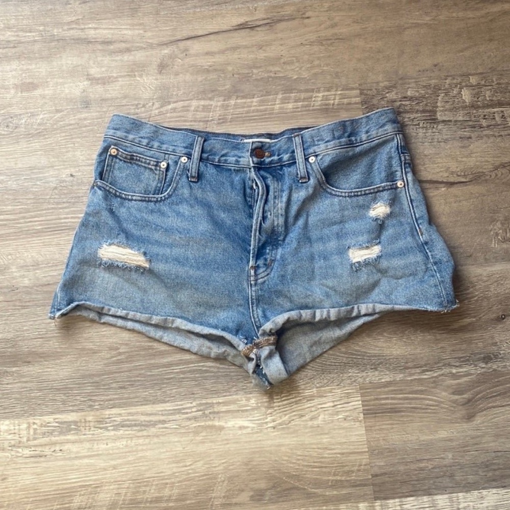 Madewell distressed Jean shorts 31